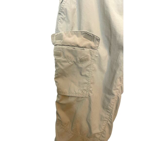 Columbia Women's Khaki Cargo Capris with Button Adjustable Waist Size 8 - Picture 9 of 15